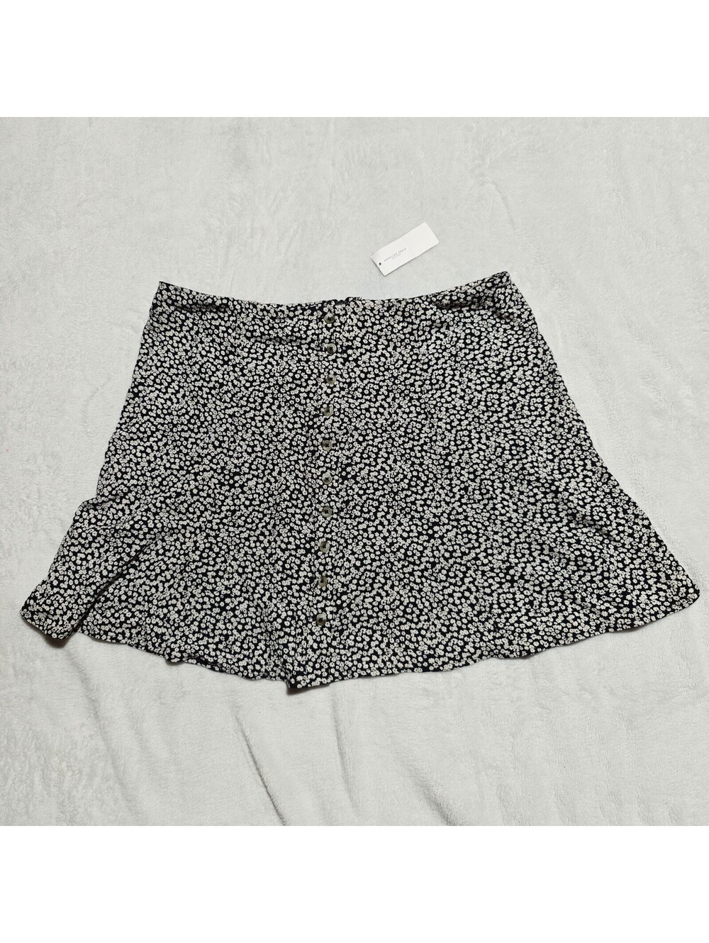 NWT American Eagle floral mini skirt with button details